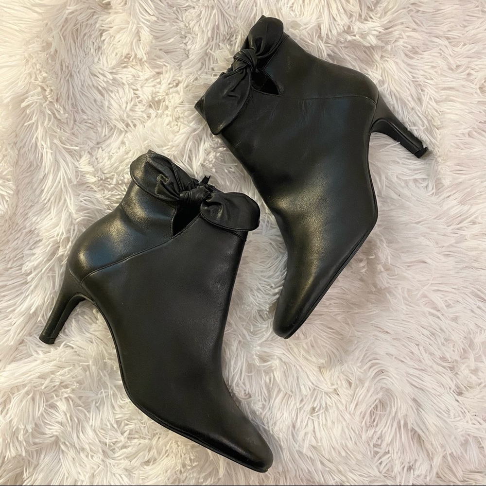 Naturalizer Leather Ankle Boots!!